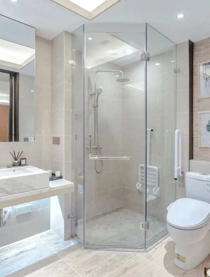 Agence M Com MarseilleChristophe Plomberie Marseille Plomeberie Rénovation et création de salles de bains sur mesure (1)